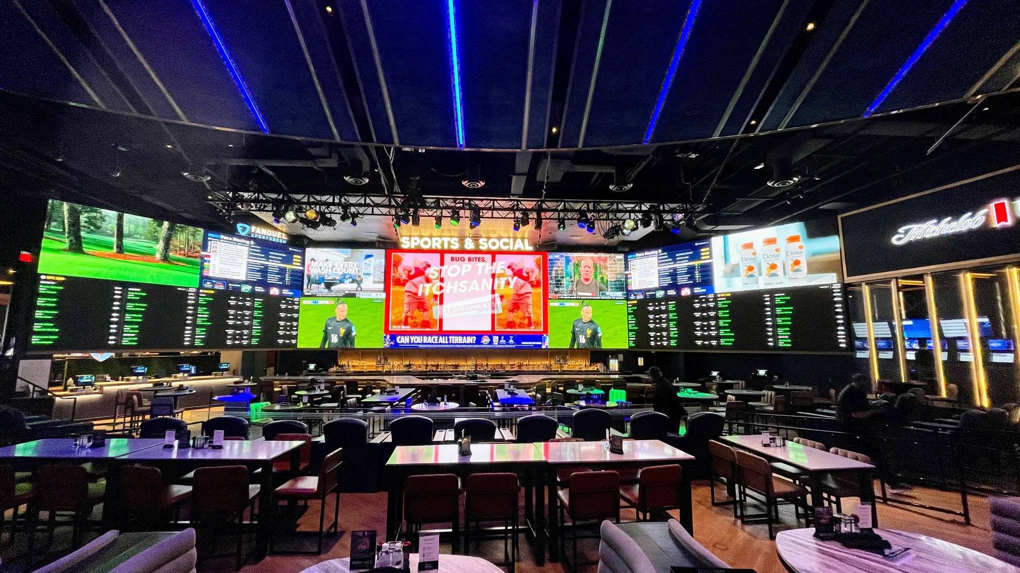 tvONE video processing drives multiple high-resolution screens at Live ...