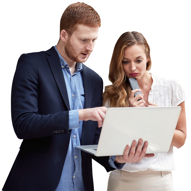 Professionisti che lavorano e guardano un computer portatile